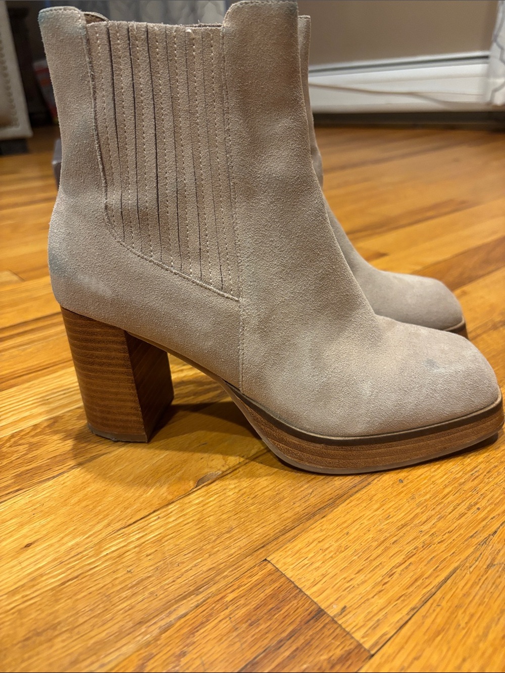 Splendid Suede Block-Heel Ankle Boots in Stone Size 8